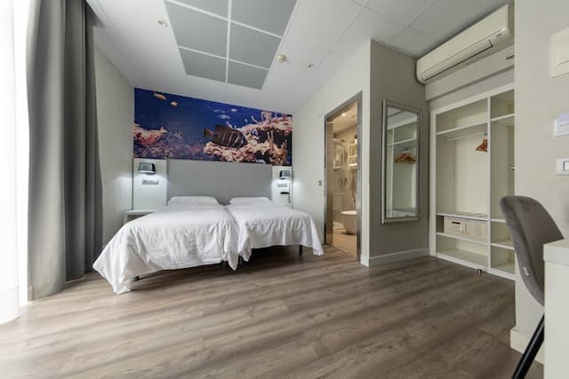 Standbyme Ramblas-Twin Room, City View-2