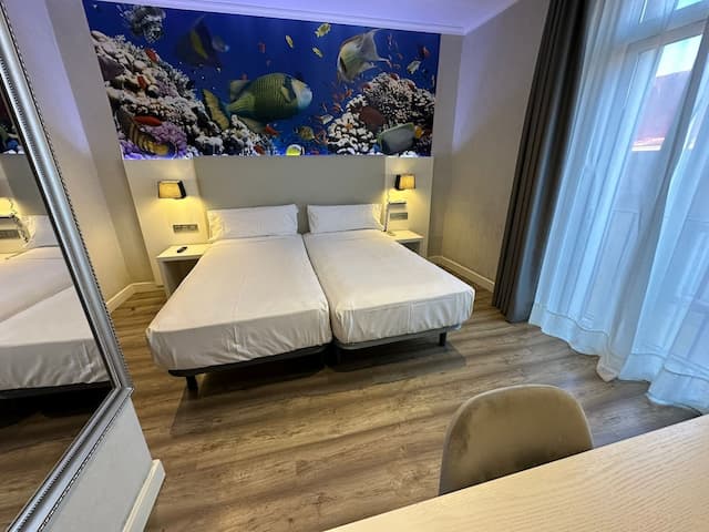 Standbyme Ramblas-Standard Twin Room-1