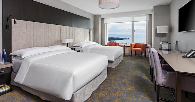 ホテル X トロント, ア ディスティネーション バイ ハイアット ホテル-デラックス ルーム クイーンベッド 2 台 車椅子で利用可能なシャワー-1