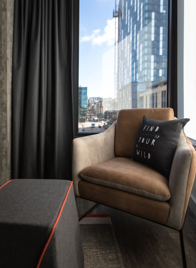 MOXY Seattle Downtown-Deluxe Room, 1 King Bed (Hearing Accessible)-1