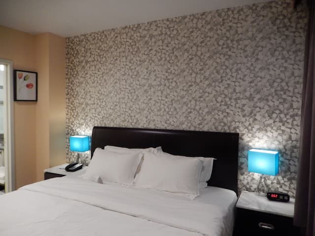 Quality Inn near Sunset Park-标准房, 1 张特大床, 无烟房-1