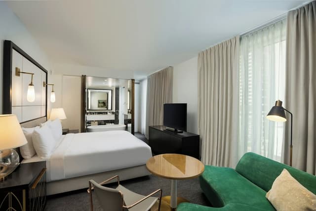 더 로라 호텔, 휴스턴 다운타운, 아토그래프 컬렉션-디럭스룸, 킹사이즈침대 1개 (Mobility/Hearing Accessible, Tub)-3