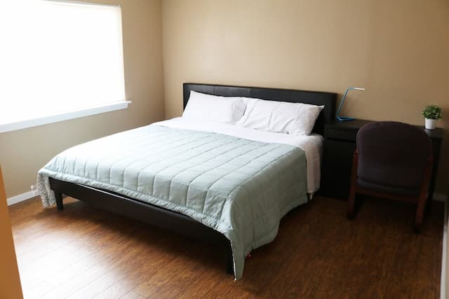 콰이어트 클린 앤드 컴포터블 룸-컴포트 더블룸, 킹사이즈침대 1개, 전용 욕실, 1층-3