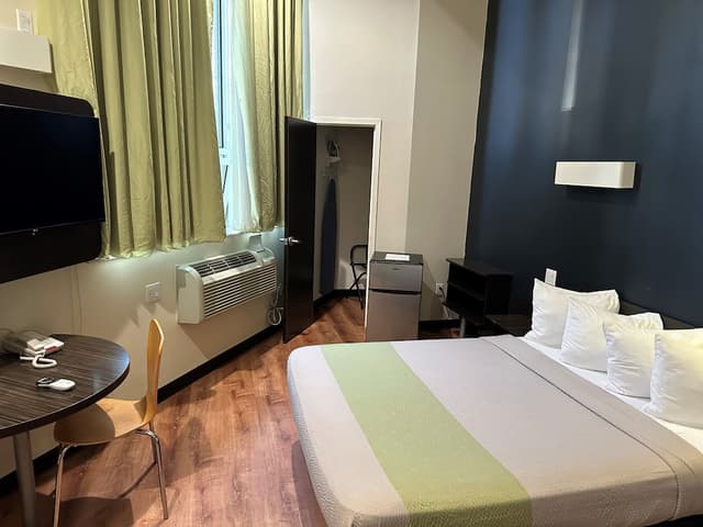 Feather Factory-Room, 1 Queen Bed-1