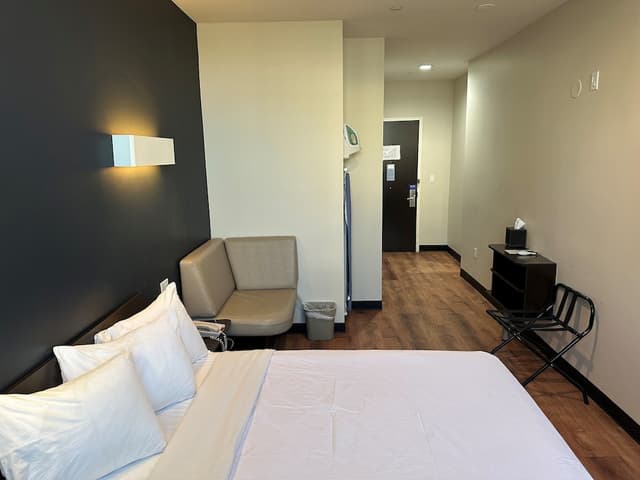 Feather Factory-Room, 1 Full-Sized Bed-6