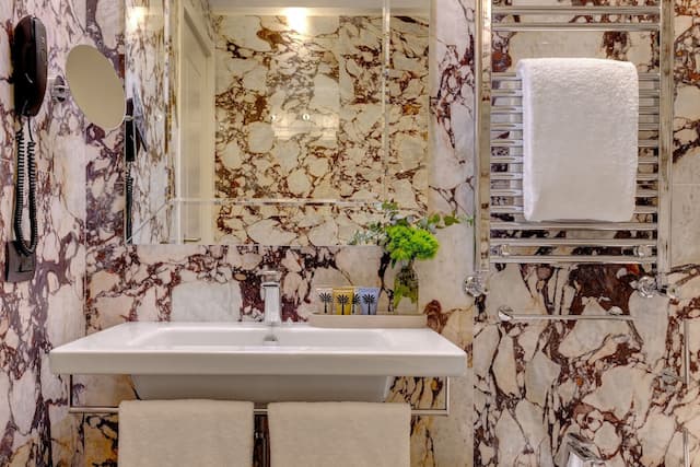 싱어 팰리스 호텔 로마-One Bedroom Executive King Suite-12