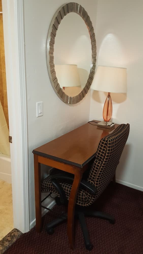 플라밍고 인 롱비치-디럭스룸, 퀸사이즈침대 2개-11