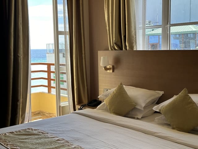 三號旅館-豪華雙人或雙床房-6