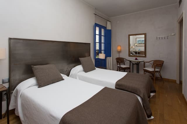 普拉薩青年旅舍-標準雙人房-8