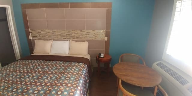 Travel Eagle Inn Motel-Basic Room, 1 King Bed-3