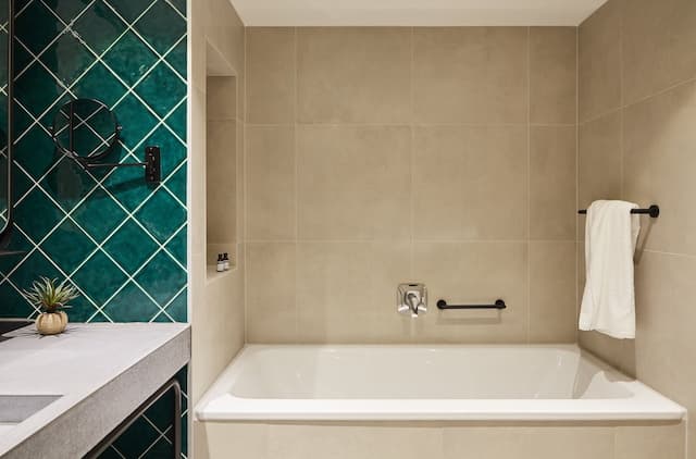 ホテル インディゴ ベルリン - イースト サイド ギャラリー by IHG-プレミアム ルーム クイーンベッド 1 台 (East Side Gallery View)-8