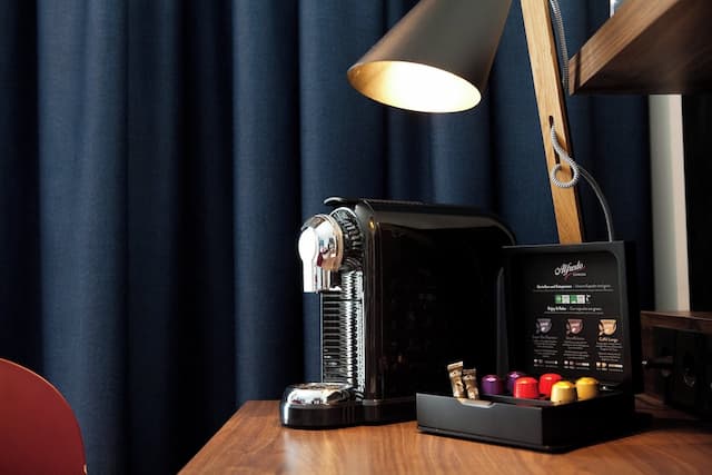 ホテル インディゴ ベルリン - イースト サイド ギャラリー by IHG-プレミアム ルーム クイーンベッド 1 台 (East Side Gallery View)-7