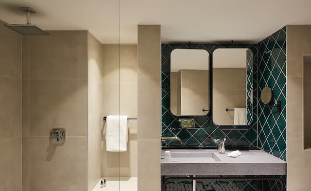 ホテル インディゴ ベルリン - イースト サイド ギャラリー by IHG-プレミアム ルーム クイーンベッド 1 台 (East Side Gallery View)-9