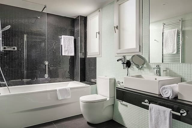 Exe Plaza Catalunya-Premium Room-8