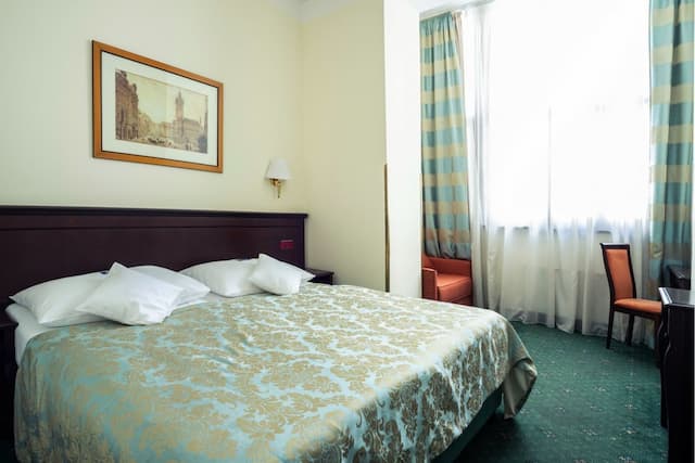 EA Hotel Downtown-Double or Twin Room-2