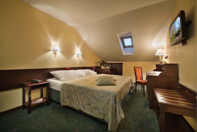 EA Hotel Downtown-Double or Twin Room-4