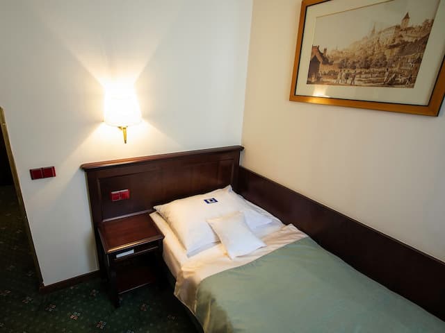 EA Hotel Downtown-Single Room-2