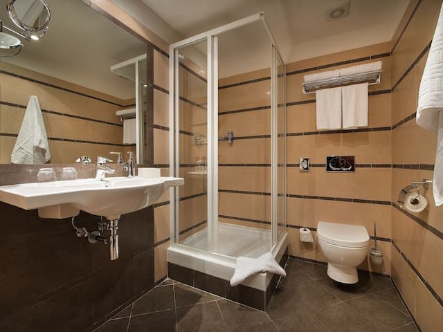 EA Hotel Downtown-Single Room-5