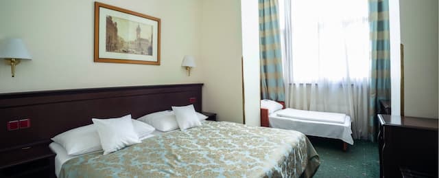 EA Hotel Downtown-Double Room with Extra Bed-2
