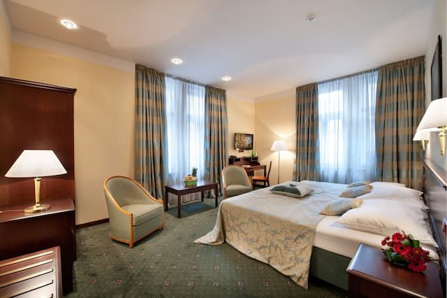 EA Hotel Downtown-Executive Double Room-1