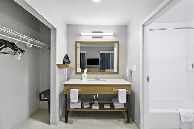 ハンプトン イン & スイーツ ランカスター-スタンダード ルーム-10