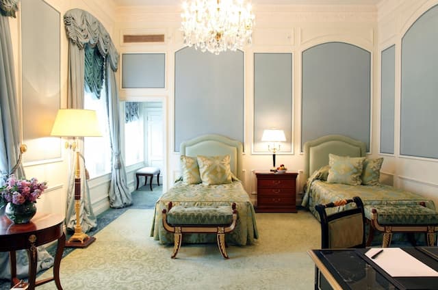 The Bentley London-小型套房-7