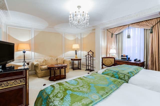 The Bentley London-华丽双床房-1