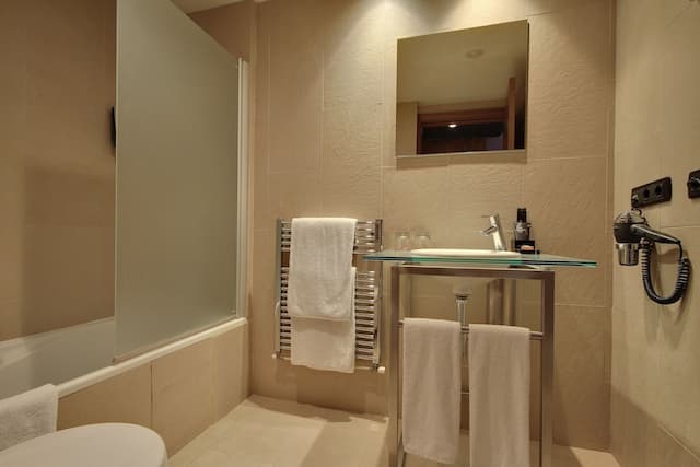 Hotel Badalona Tower-标准双人房或双床房-7