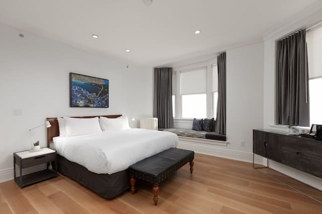 Victorian Hotel-高级房, 1 张特大床-1