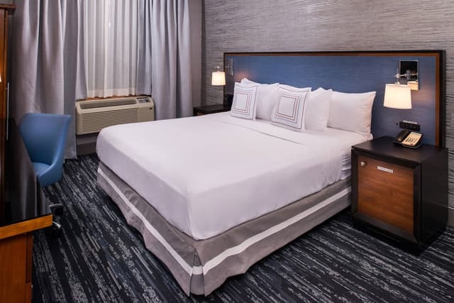 Fairfield by Marriott New York Manhattan Times Square-Deluxe Room, 1 King Bed, City View-9