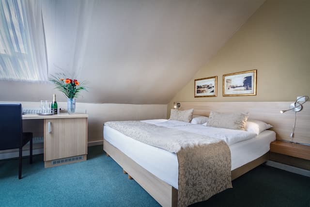 金牛飯店-經濟雙人房 (Attic)-3