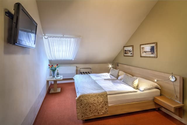 金牛飯店-經濟雙人房 (Attic)-6