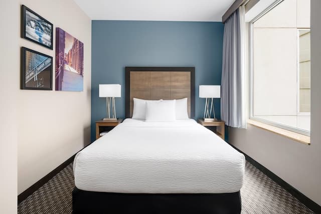 ラ キンタ イン & スイーツ バイ ウィンダム シカゴ ダウンタウン-ルーム ダブルベッド 1 台 禁煙 コートヤードビュー-9