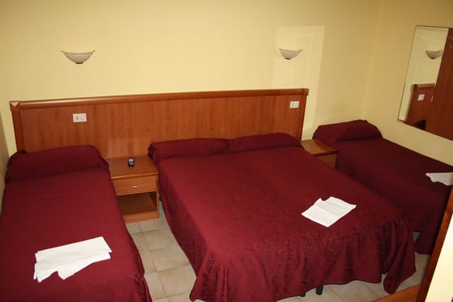 優羅客房飯店-三人房-1