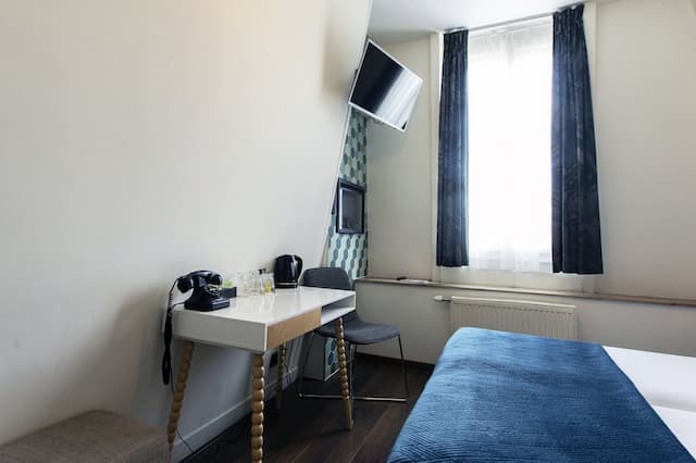 クエンティン アムステルダム ホテル-ツインルーム 専用バスルーム カナルビュー-16