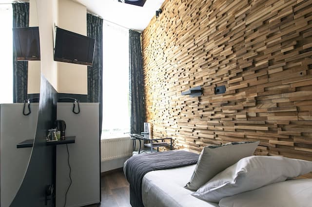 クエンティン アムステルダム ホテル-スタンダード シングルルーム 専用バスルーム-3