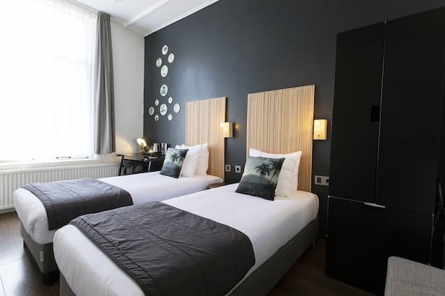 クエンティン アムステルダム ホテル-ツインルーム 専用バスルーム カナルビュー-15