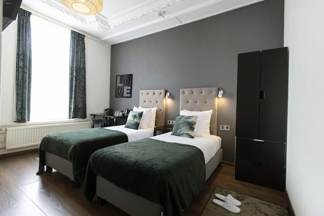 クエンティン アムステルダム ホテル-ツインルーム 専用バスルーム カナルビュー-9