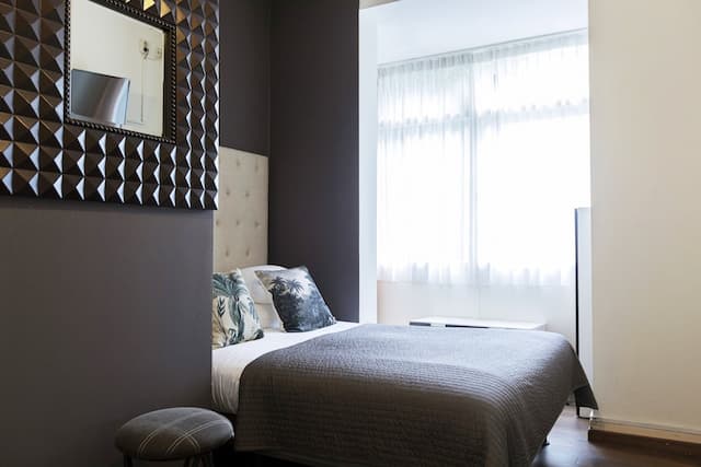 クエンティン アムステルダム ホテル-スタンダード ルーム シングルベッド 2 台 専用バスルーム-1