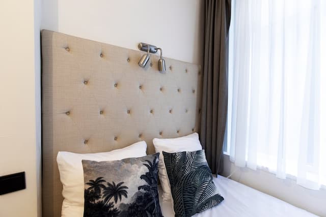 クエンティン アムステルダム ホテル-ダブルルーム ダブルベッド 1 台 専用バスルーム (small)-4