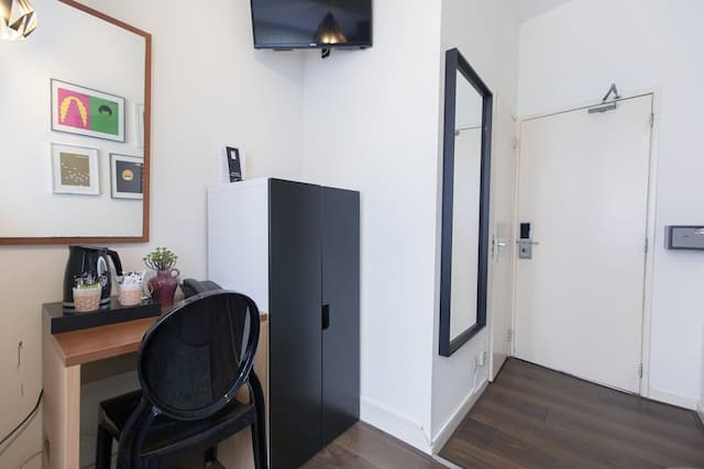 クエンティン アムステルダム ホテル-スタンダード シングルルーム 専用バスルーム-6