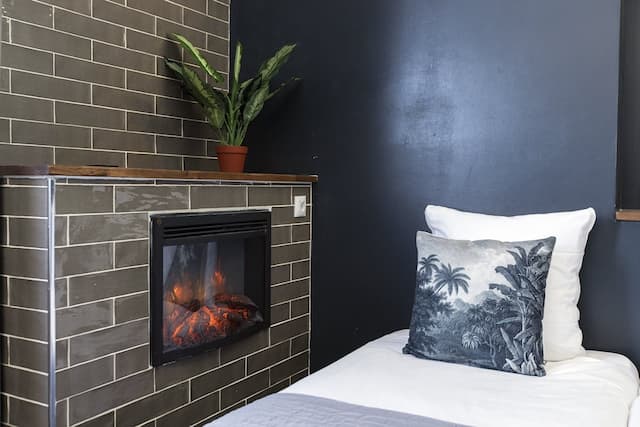 クエンティン アムステルダム ホテル-スタンダード トリプルルーム 専用バスルーム-3