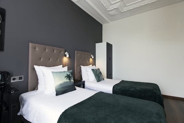 クエンティン アムステルダム ホテル-ツインルーム 専用バスルーム カナルビュー-14