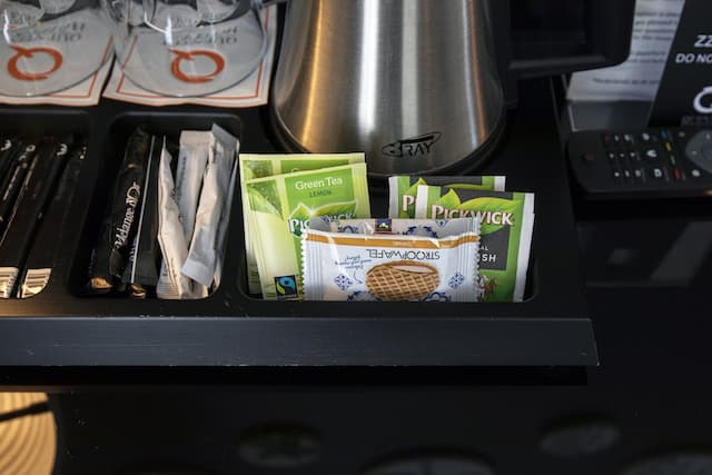 クエンティン アムステルダム ホテル-ツインルーム 専用バスルーム カナルビュー-21