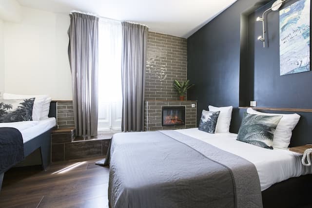 クエンティン アムステルダム ホテル-スタンダード トリプルルーム 専用バスルーム-7