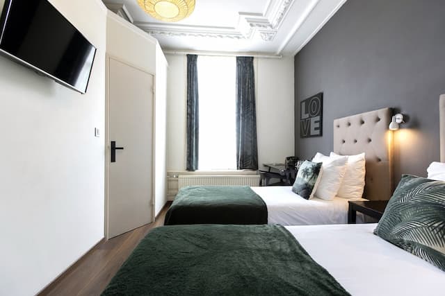 クエンティン アムステルダム ホテル-ツインルーム 専用バスルーム カナルビュー-4