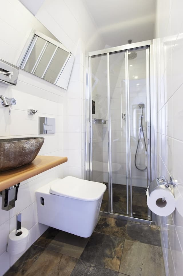 クエンティン アムステルダム ホテル-ダブルルーム 専用バスルーム カナルビュー-6