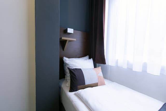 クエンティン アムステルダム ホテル-スタンダード シングルルーム 専用バスルーム-4