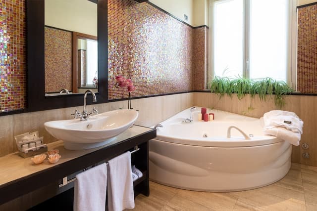 銀色家園飯店-套房, 熱水浴缸-6