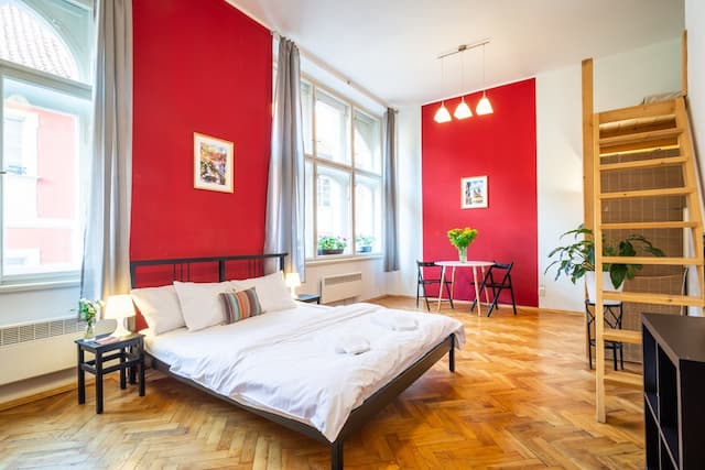 로얄 로드 레지던스-패밀리 스튜디오, 퀸사이즈침대 1개 및 소파베드, 간이주방, 마당 전망-1